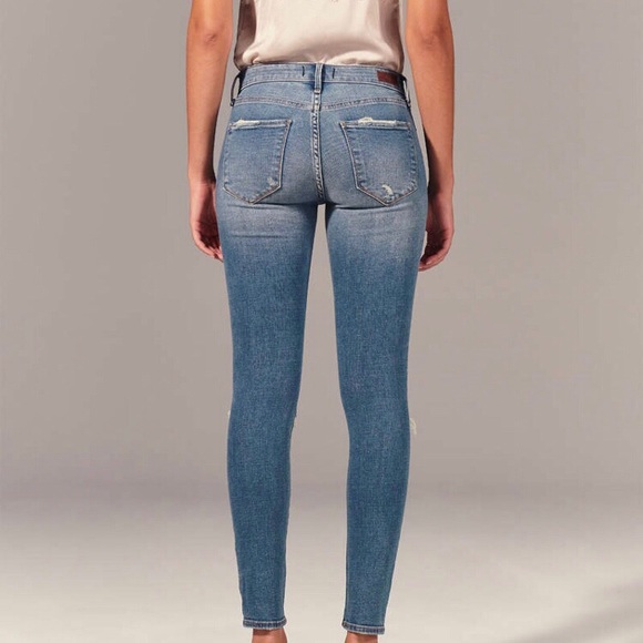 Abercrombie distressed jeans - Picture 2 of 3